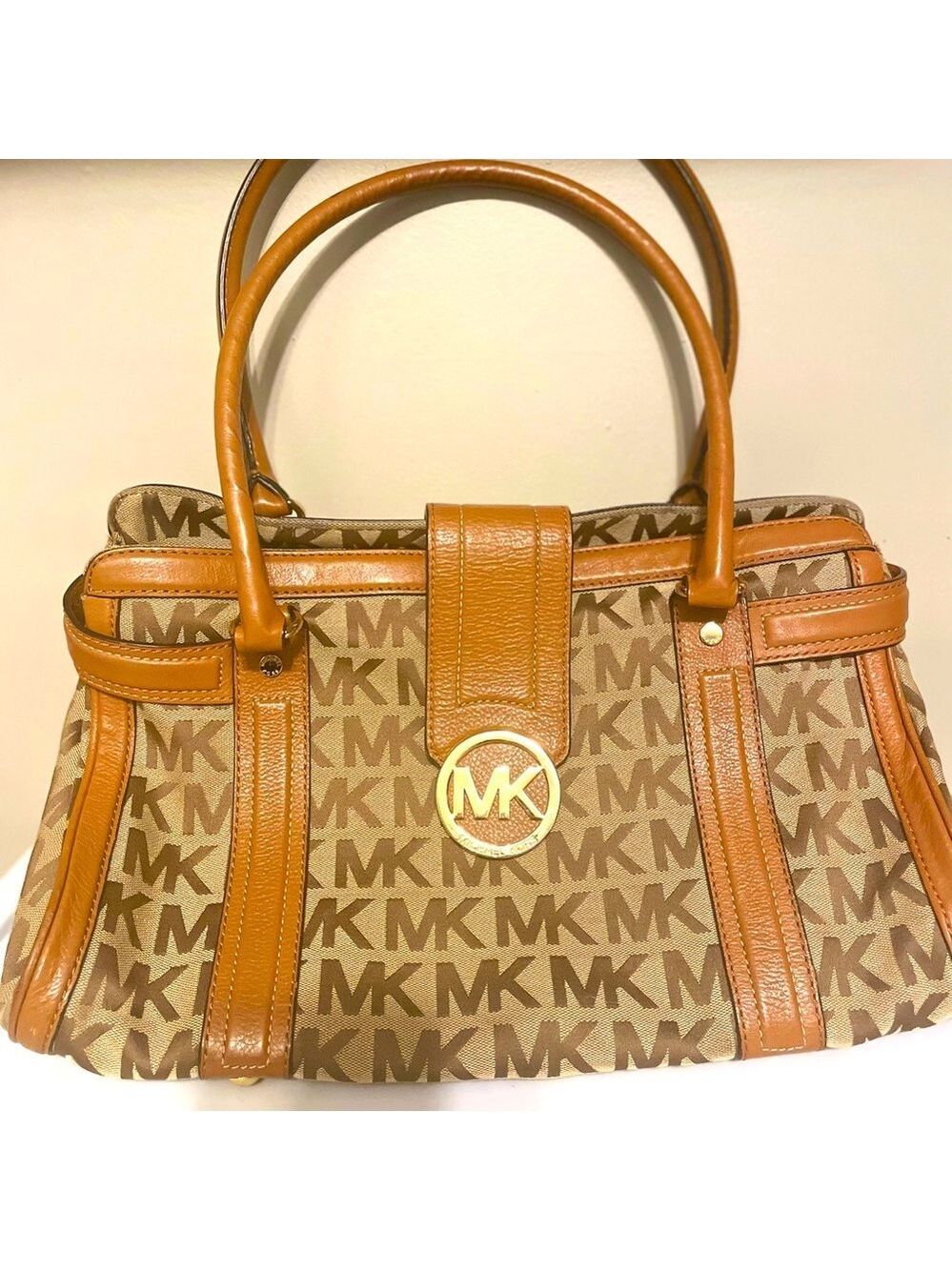 Michael Kors Canvas Print shoulder bag.